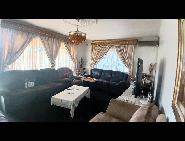 4 BEDROOM HOUSE FOR SALE IN SHALLCROSS